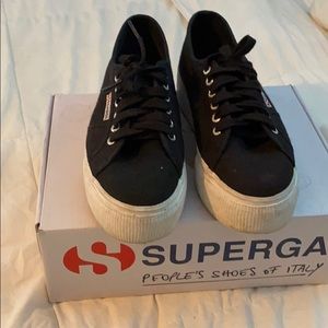 USED BLACK SUPERGA PLATFORM SNEAKERS🖤🤍